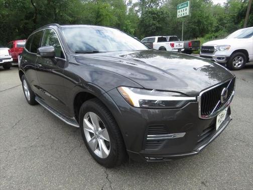 2022 Volvo XC60 B5 Momentum