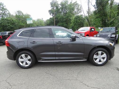 2022 Volvo XC60 B5 Momentum