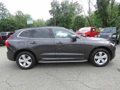 2022 Volvo XC60 B5 Momentum