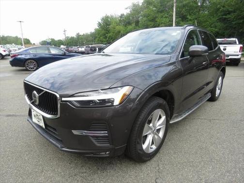 2022 Volvo XC60 B5 Momentum