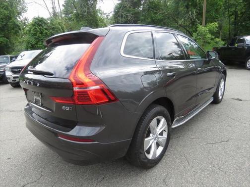 2022 Volvo XC60 B5 Momentum