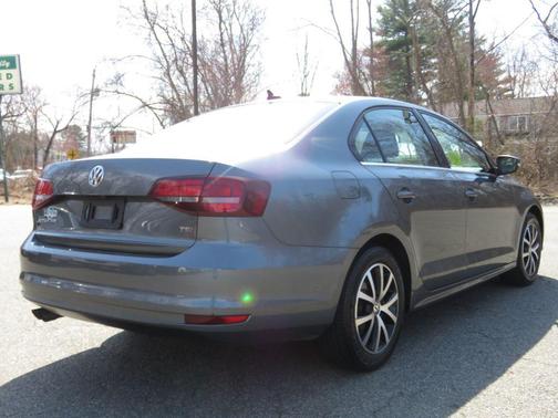 Platinum Gray Metallic 2017 Volkswagen Jetta 1.4T SE