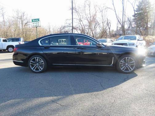 2022 BMW 750 i xDrive