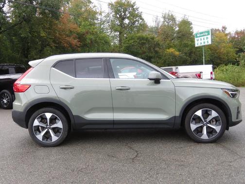 Sage Green Metallic 2024 Volvo XC40 B5 Plus Bright Theme