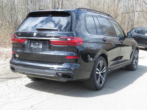 2022 BMW X7 M50i