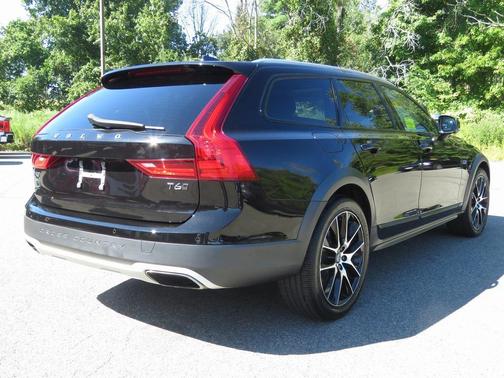 2017 Volvo V90 Cross Country T6