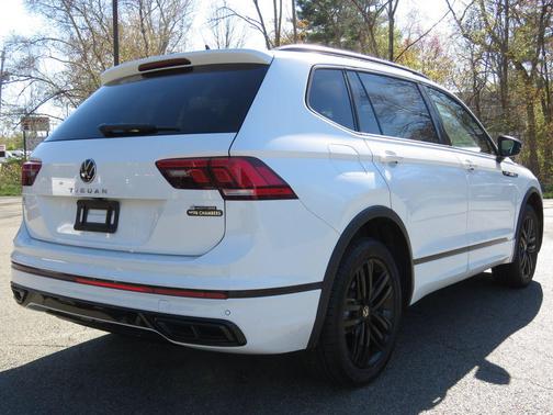 Pure White 2022 Volkswagen Tiguan 2.0T SE R-Line Black 4MOTION