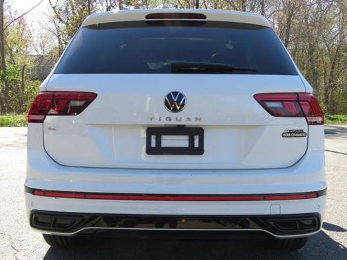 Pure White 2022 Volkswagen Tiguan 2.0T SE R-Line Black 4MOTION
