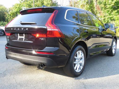 2021 Volvo XC60 T5 Momentum