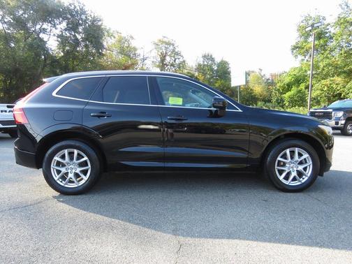2021 Volvo XC60 T5 Momentum
