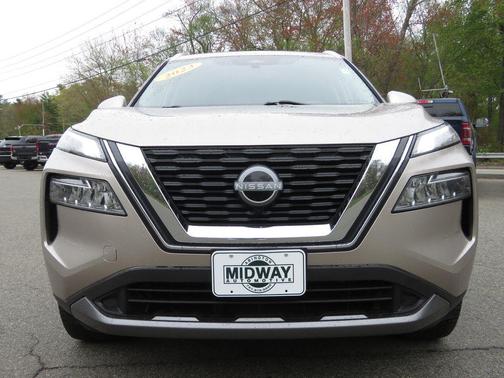Champagne Silver Metallic 2023 Nissan Rogue SL