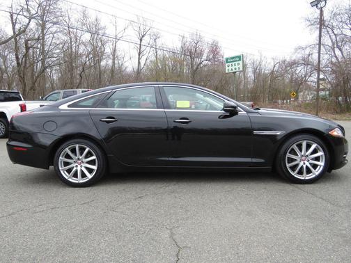 Ultimate Black Metallic 2015 Jaguar XJ Base