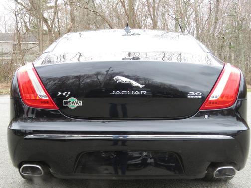 Ultimate Black Metallic 2015 Jaguar XJ Base