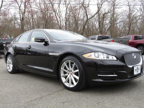 Ultimate Black Metallic 2015 Jaguar XJ Base