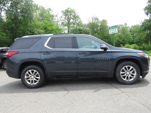 Graphite Metallic 2018 Chevrolet Traverse LT Cloth