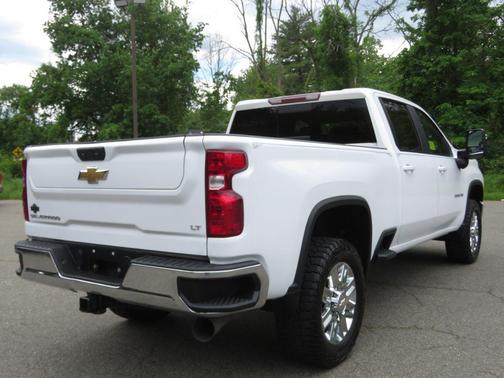 Summit White 2022 Chevrolet Silverado 2500 LT