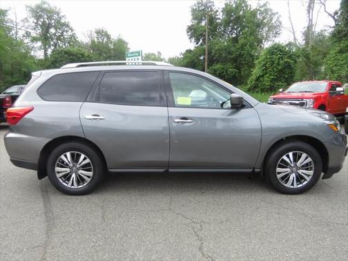2018 Nissan Pathfinder S