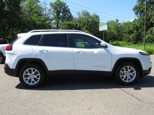 Bright White Clearcoat 2017 Jeep Cherokee Latitude