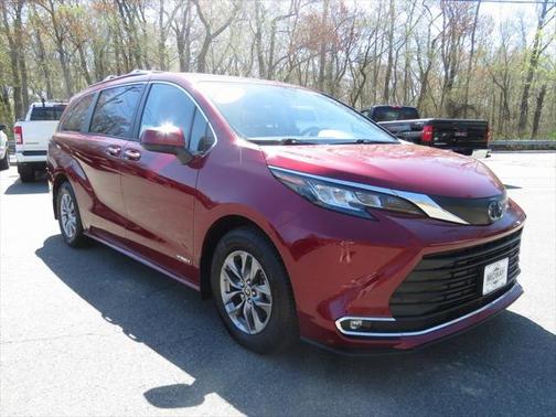 2021 Toyota Sienna XLE 8 Passenger