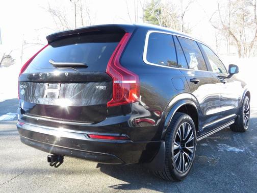 2022 Volvo XC90 T5 Momentum