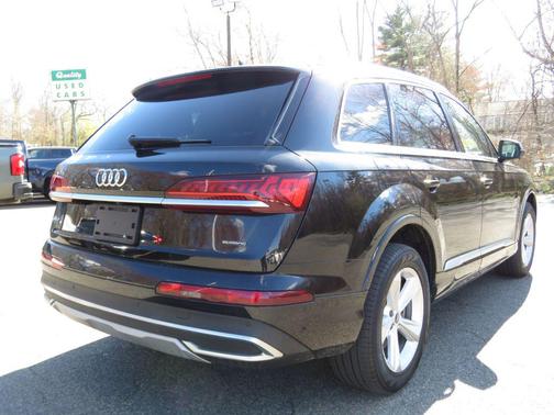 Mythos Black Metallic 2022 Audi Q7 45 Premium Plus