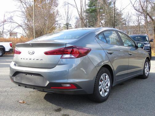 2019 Hyundai ELANTRA SE