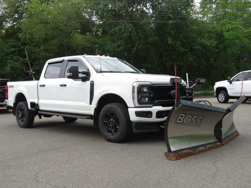 Oxford White 2023 Ford F-250 XL