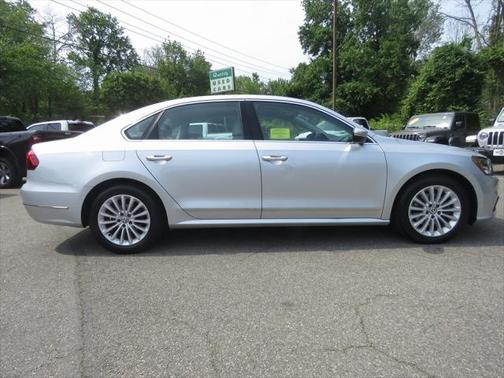2017 Volkswagen Passat 1.8T SE