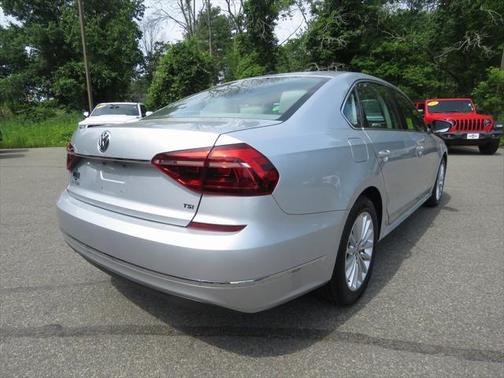2017 Volkswagen Passat 1.8T SE