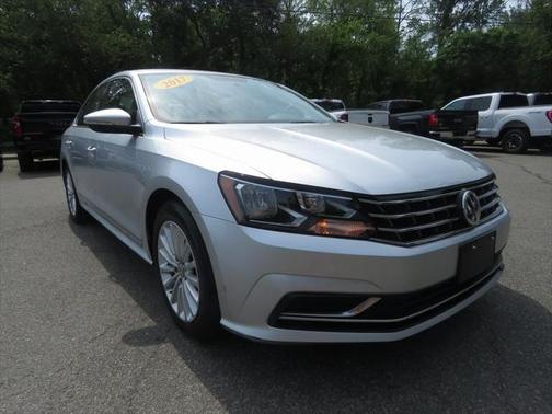 2017 Volkswagen Passat 1.8T SE
