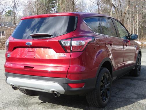 Ruby Red Metallic Tinted Clearcoat 2017 Ford Escape SE