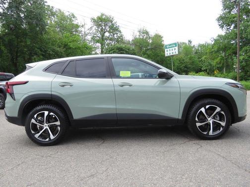 Cacti Green 2024 Chevrolet Trax FWD 1RS