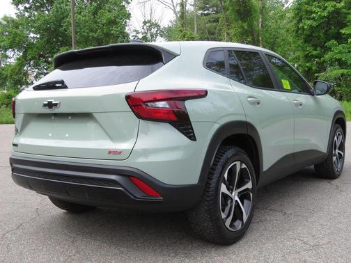 Cacti Green 2024 Chevrolet Trax FWD 1RS