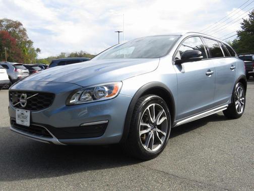 2018 Volvo V60 Cross Country T5