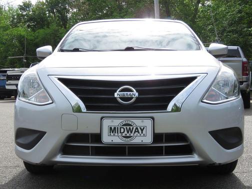 Brilliant Silver Metallic 2015 Nissan Versa 1.6 SV
