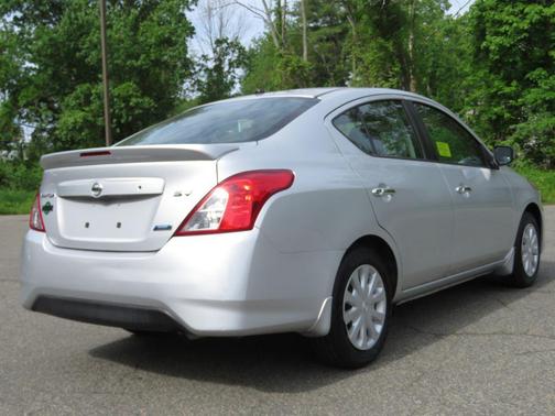 Brilliant Silver Metallic 2015 Nissan Versa 1.6 SV