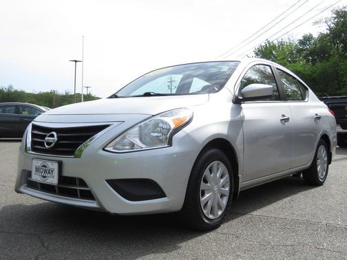 Brilliant Silver Metallic 2015 Nissan Versa 1.6 SV