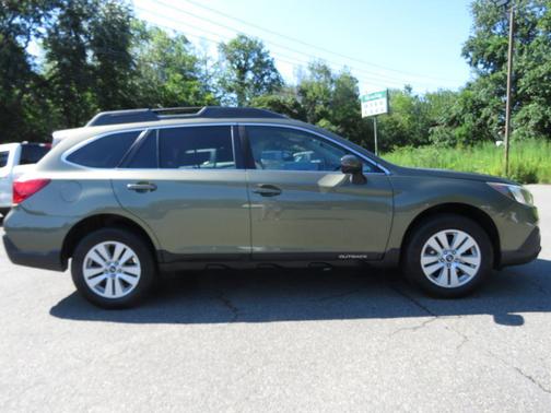 Wilderness Green Metallic 2019 Subaru Outback 2.5i Premium
