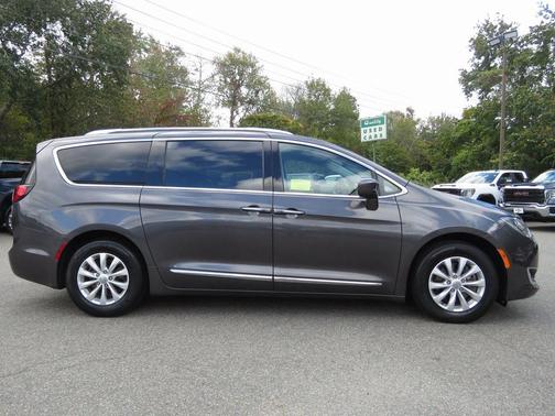 2018 Chrysler Pacifica Touring-L