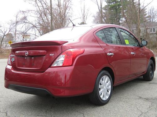 Cayenne Red Metallic 2019 Nissan Versa 1.6 SV