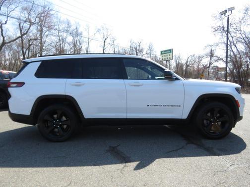 Bright White Clearcoat 2023 Jeep Grand Cherokee L Altitude