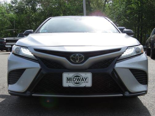 Celestial Silver/Midnight Black Metallic 2019 Toyota Camry XSE
