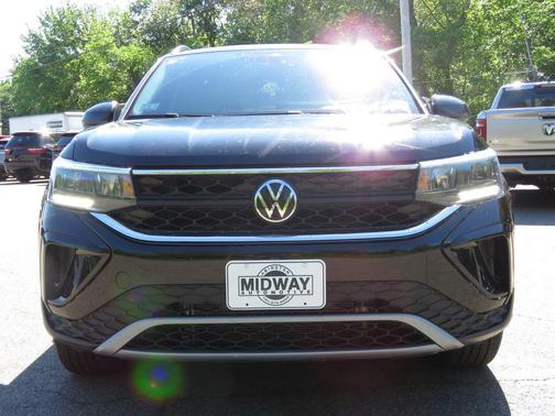 Deep Black 2023 Volkswagen Taos 1.5T SE