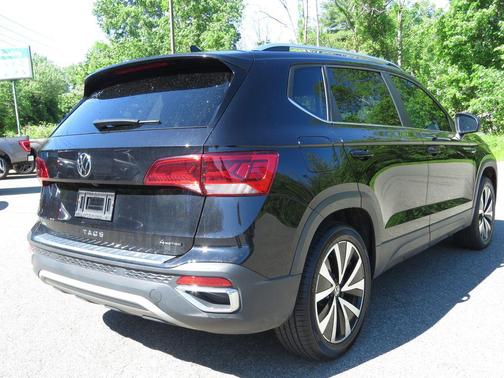 Deep Black 2023 Volkswagen Taos 1.5T SE