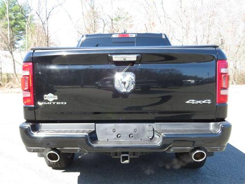 Diamond Black Crystal Pearlcoat 2021 RAM 1500 Limited
