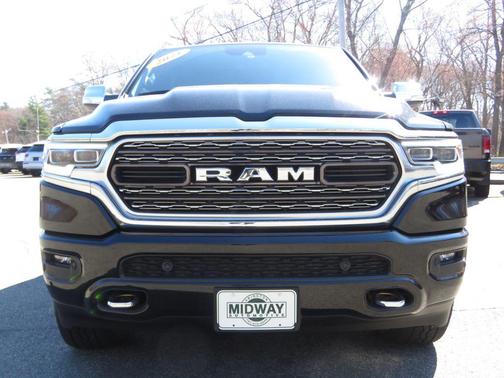 Diamond Black Crystal Pearlcoat 2021 RAM 1500 Limited