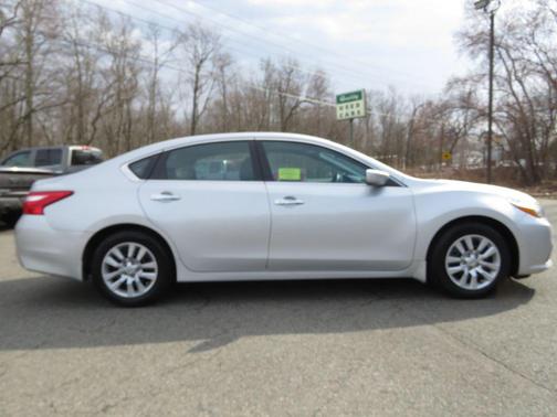 Brilliant Silver Metallic 2017 Nissan Altima 2.5 S