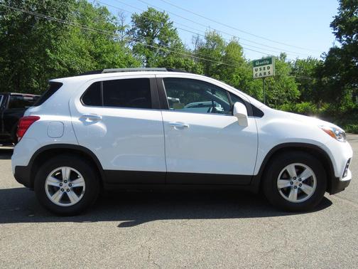 Summit White 2018 Chevrolet Trax LT