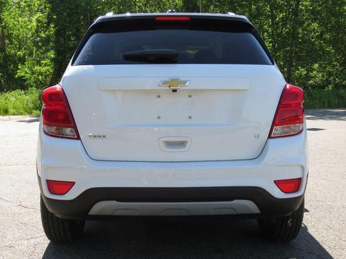Summit White 2018 Chevrolet Trax LT
