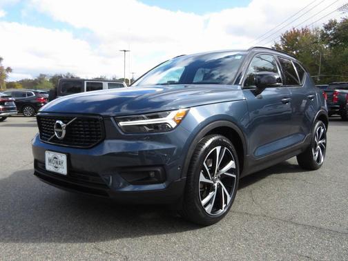 2022 Volvo XC40 T5 R-Design